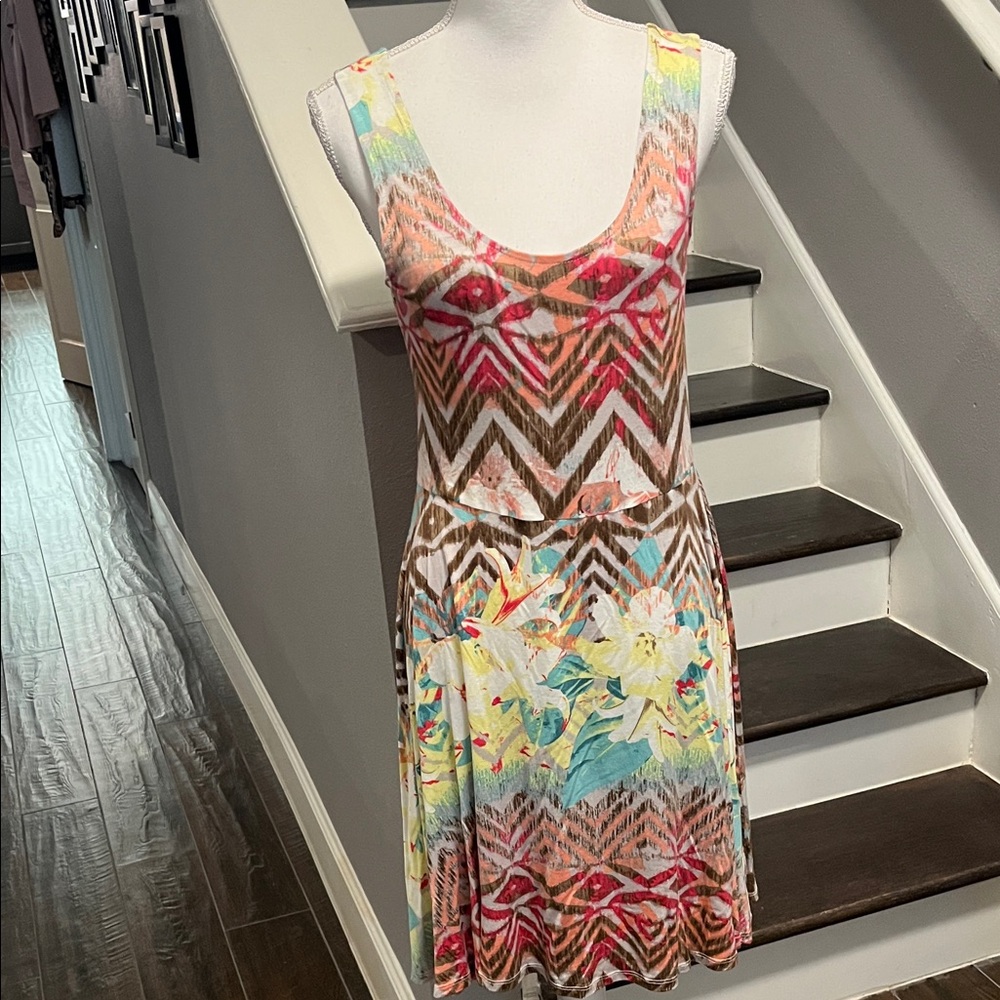 Multicolor Sleeveless Patterned Dress. Stretchy. Waist seam. Flare bottom.